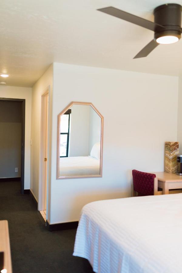 Two Sunsets Hotel Panguitch Εξωτερικό φωτογραφία